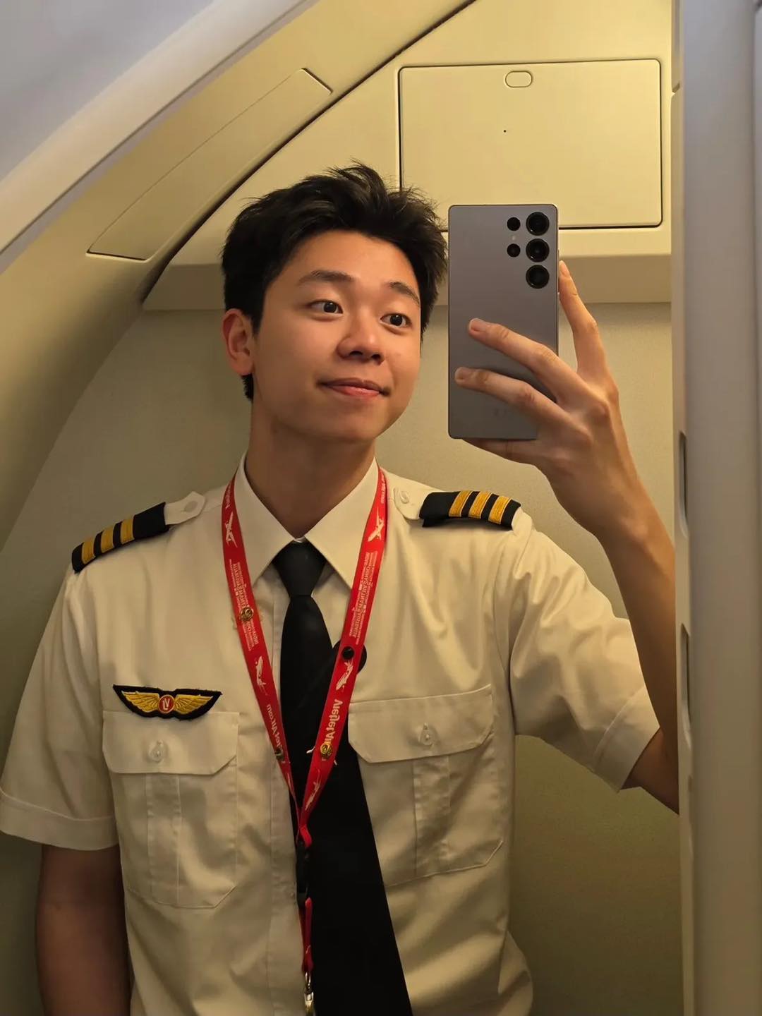 Phi c&ocirc;ng H&agrave; C&ograve;i th&ocirc;ng b&aacute;o: &ldquo;Đ&acirc;y l&agrave; chuyến bay cuối c&ugrave;ng của m&igrave;nh&hellip;&rdquo;- Ảnh 4.