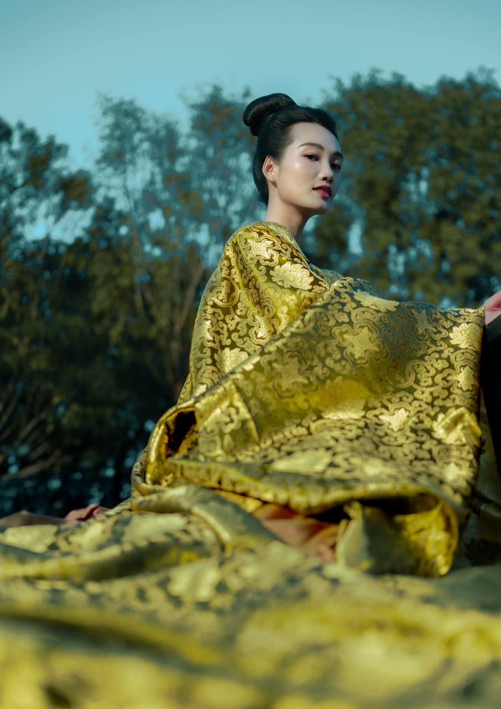 Không ngờ Việt Nam lại làm được phim cổ trang đẳng cấp cỡ này: Trang phục đẹp mỹ mãn, 5 Hoàng hậu xé sử bước ra- Ảnh 9. Không ngờ Việt Nam lại làm được phim cổ trang đẳng cấp cỡ này: Trang phục đẹp mỹ mãn, 5 Hoàng hậu xé sử bước ra- Ảnh 9.