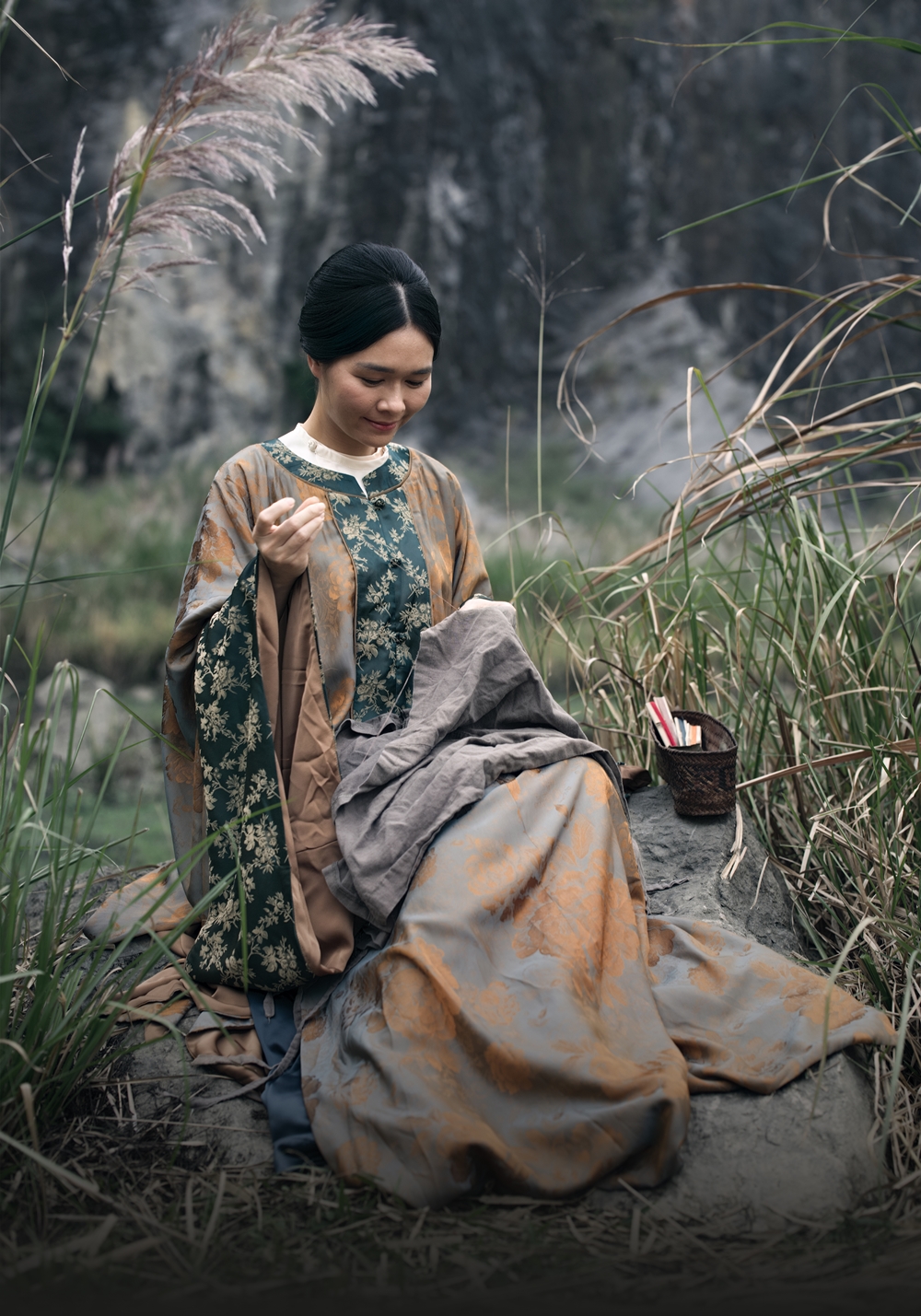 Không ngờ Việt Nam lại làm được phim cổ trang đẳng cấp cỡ này: Trang phục đẹp mỹ mãn, 5 Hoàng hậu xé sử bước ra- Ảnh 2. Không ngờ Việt Nam lại làm được phim cổ trang đẳng cấp cỡ này: Trang phục đẹp mỹ mãn, 5 Hoàng hậu xé sử bước ra- Ảnh 2.