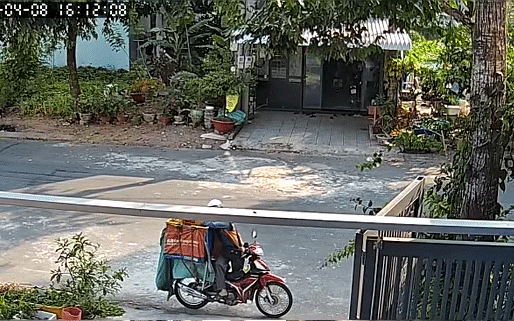 Shipper đến nh&agrave; lấy đơn h&agrave;ng ho&agrave;n nhưng kh&ocirc;ng c&oacute; ai, chủ về tr&iacute;ch xuất camera an ninh đăng khắp nơi - Ảnh 4.