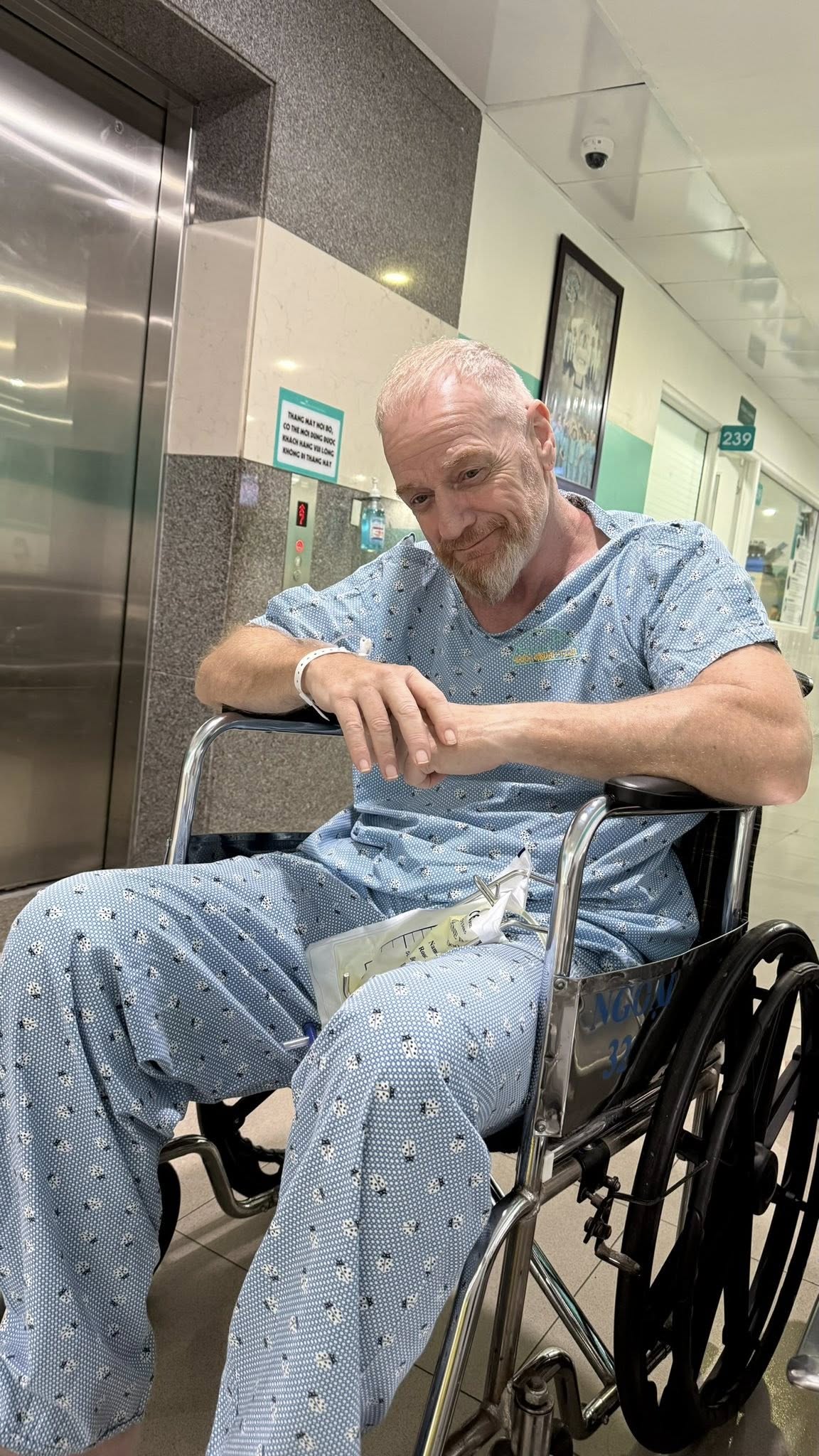 Kh&aacute;ch T&acirc;y hết lời ca ngợi y tế Việt Nam: Phản ứng của d&acirc;n mạng mới g&acirc;y ch&uacute; &yacute;- Ảnh 3.