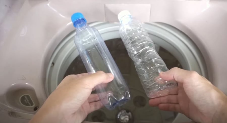 Điều g&igrave; xảy ra khi thả 1 chai nhựa rỗng v&agrave;o m&aacute;y giặt? - Ảnh 1.