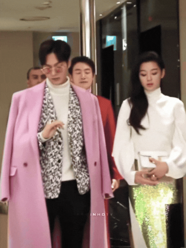 10 năm qua chưa từng thấy cặp đ&ocirc;i n&agrave;o sang vậy: Nh&agrave; trai l&agrave; hệ tư tưởng nhan sắc, nh&agrave; g&aacute;i đẹp đến từng hơi thở- Ảnh 1.