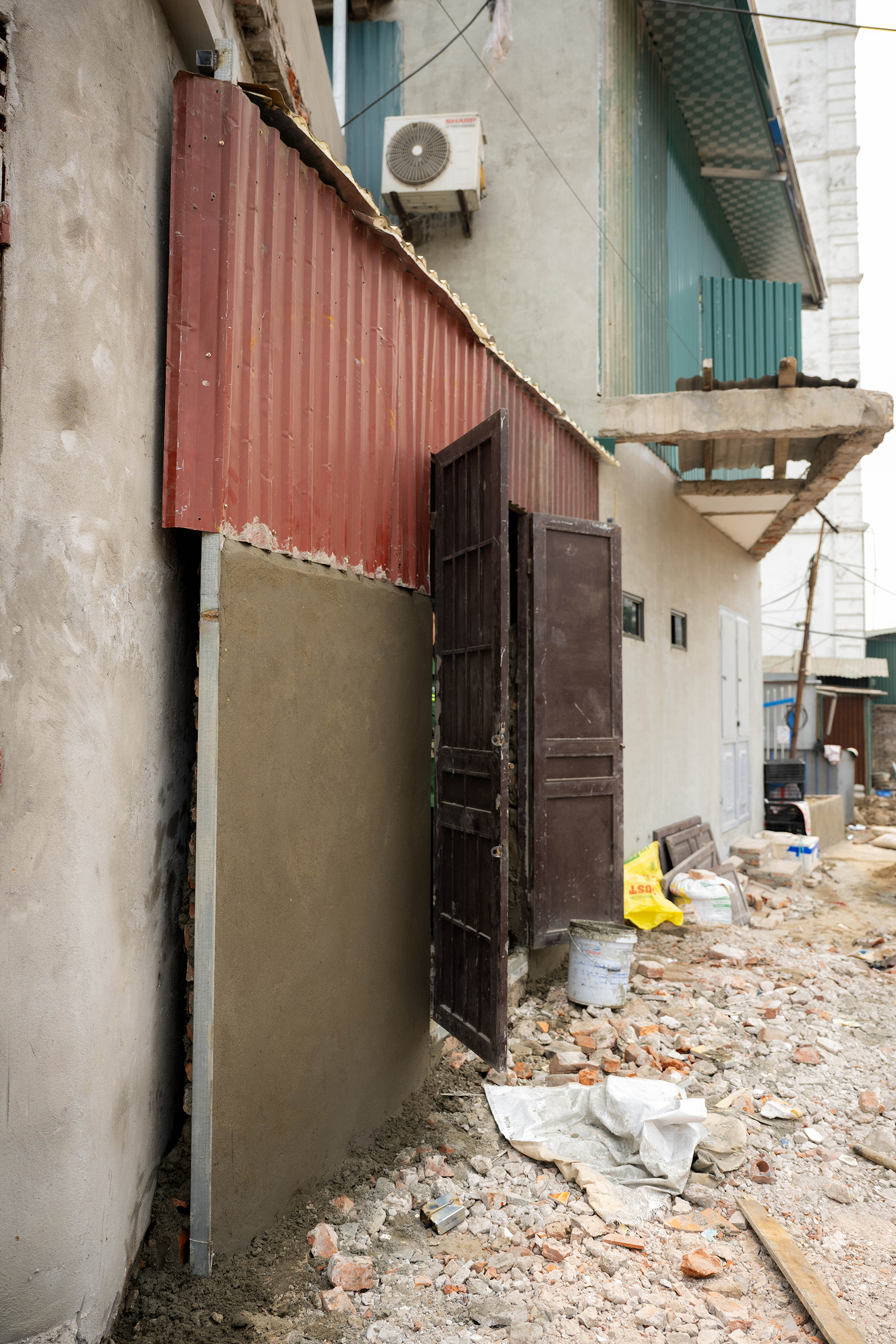 Cận cảnh loạt nhà siêu mỏng, siêu méo trên tuyến đường 500m ở Hà Nội- Ảnh 10. Cận cảnh loạt nhà siêu mỏng, siêu méo trên tuyến đường 500m ở Hà Nội- Ảnh 10.