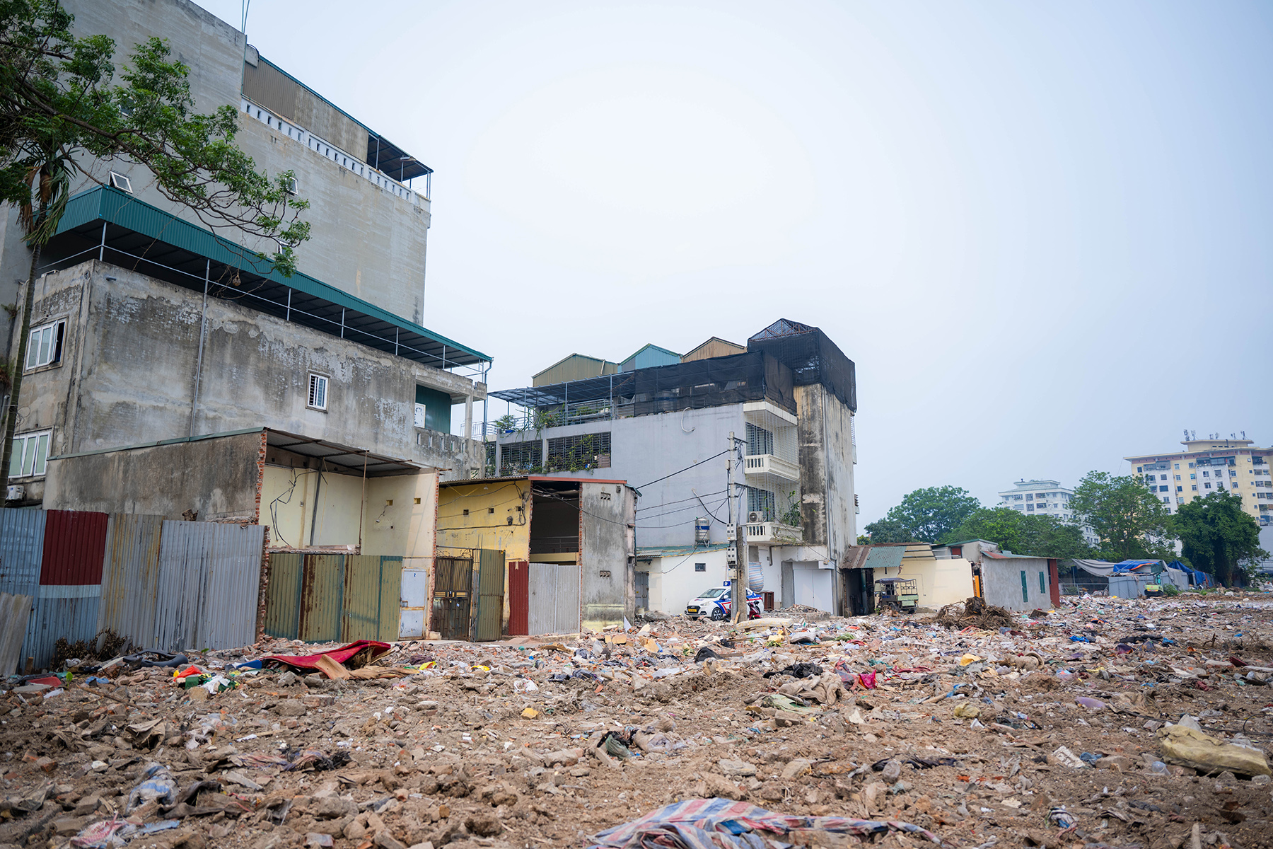 Cận cảnh loạt nhà siêu mỏng, siêu méo trên tuyến đường 500m ở Hà Nội- Ảnh 1. Cận cảnh loạt nhà siêu mỏng, siêu méo trên tuyến đường 500m ở Hà Nội- Ảnh 1.