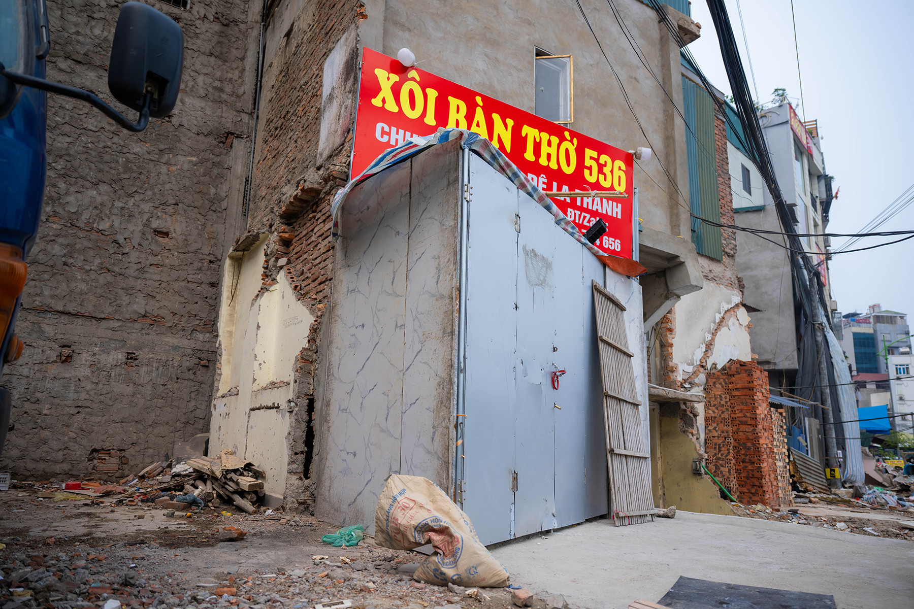 Cận cảnh loạt nhà siêu mỏng, siêu méo trên tuyến đường 500m ở Hà Nội- Ảnh 13. Cận cảnh loạt nhà siêu mỏng, siêu méo trên tuyến đường 500m ở Hà Nội- Ảnh 13.