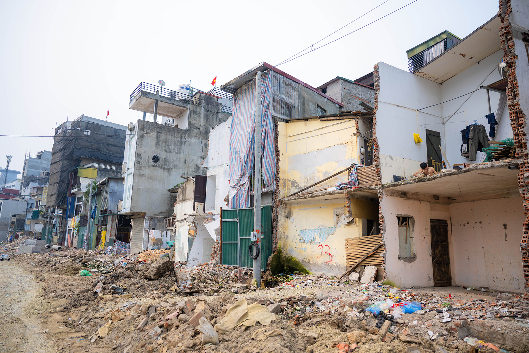 Cận cảnh loạt nhà siêu mỏng, siêu méo trên tuyến đường 500m ở Hà Nội- Ảnh 15. Cận cảnh loạt nhà siêu mỏng, siêu méo trên tuyến đường 500m ở Hà Nội- Ảnh 15.