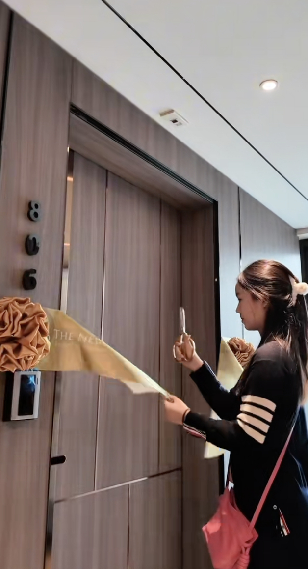 Cuộc sống hiện tại của Hiền Mai - thủ khoa khối A00 từng g&acirc;y sốt: Ở căn hộ cao cấp, đang học l&aacute;i &ocirc; t&ocirc;, c&oacute; cả trợ l&yacute; ri&ecirc;ng?- Ảnh 2.