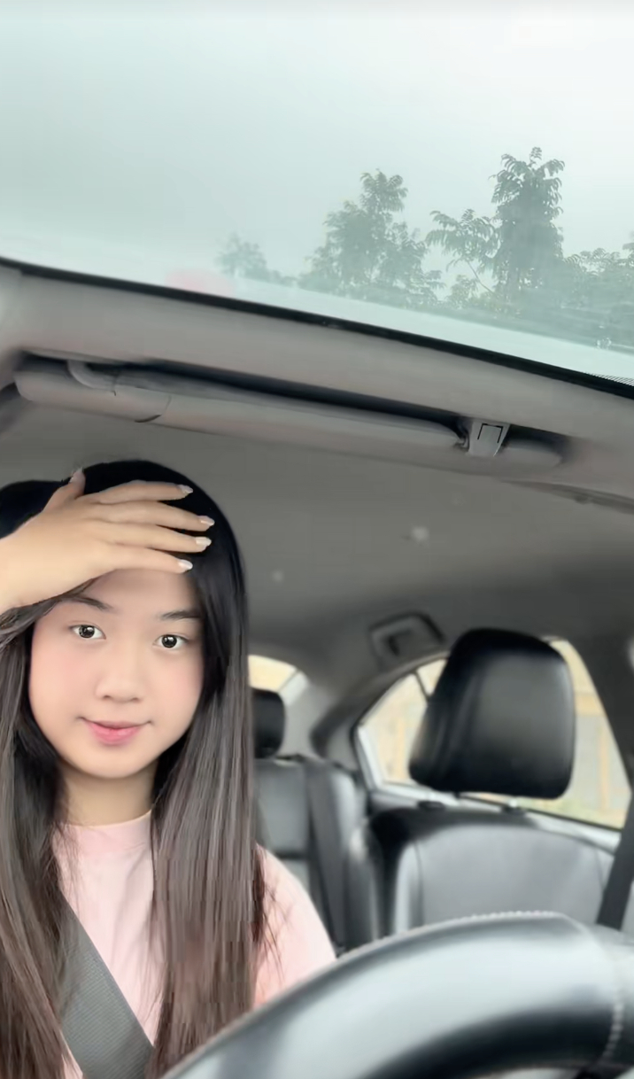 Cuộc sống hiện tại của Hiền Mai - thủ khoa khối A00 từng g&acirc;y sốt: Ở căn hộ cao cấp, đang học l&aacute;i &ocirc; t&ocirc;, c&oacute; cả trợ l&yacute; ri&ecirc;ng?- Ảnh 4.