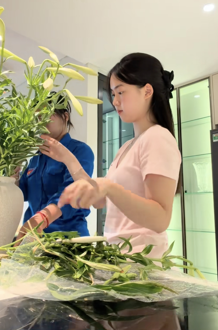 Cuộc sống hiện tại của Hiền Mai - thủ khoa khối A00 từng g&acirc;y sốt: Ở căn hộ cao cấp, đang học l&aacute;i &ocirc; t&ocirc;, c&oacute; cả trợ l&yacute; ri&ecirc;ng?- Ảnh 8.
