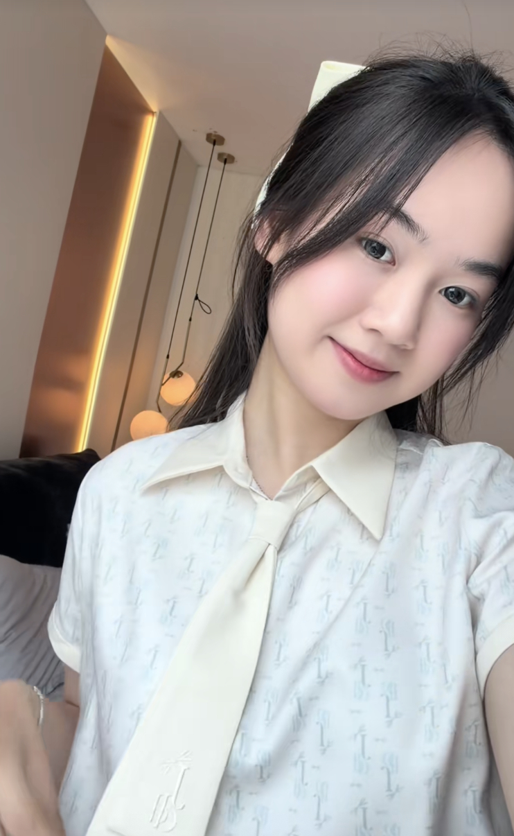 Cuộc sống hiện tại của Hiền Mai - thủ khoa khối A00 từng g&acirc;y sốt: Ở căn hộ cao cấp, đang học l&aacute;i &ocirc; t&ocirc;, c&oacute; cả trợ l&yacute; ri&ecirc;ng?- Ảnh 7.