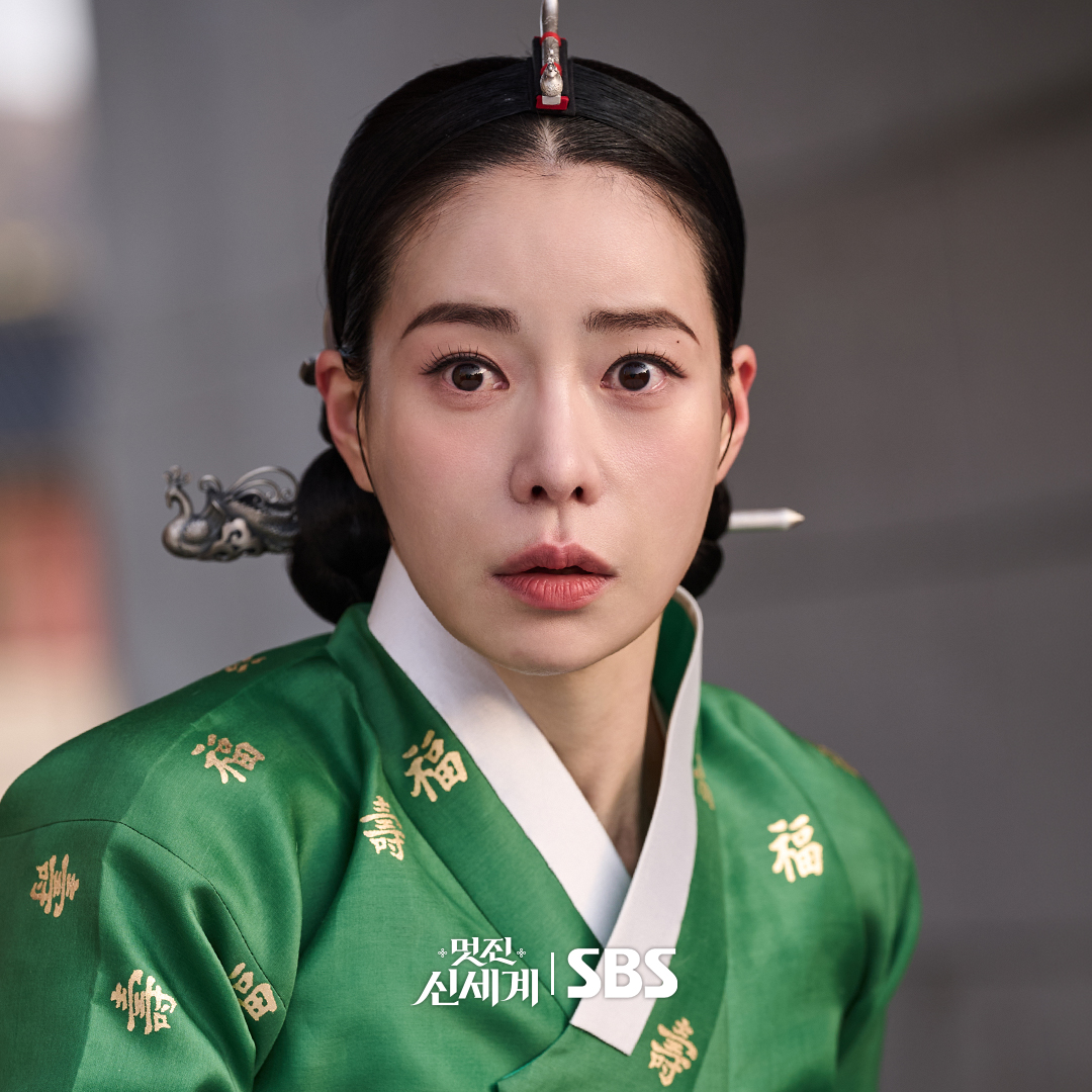 Showbiz c&oacute; 1 mỹ nh&acirc;n ng&agrave;y ngắm đ&ecirc;m mơ thấy &aacute;c mộng: Mặt đẹp như tranh vẽ nhưng chẳng biết n&ecirc;n nh&igrave;n hay kh&ocirc;ng- Ảnh 7.