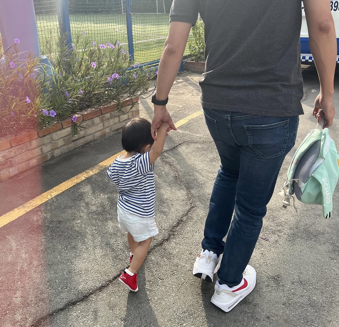 Nh&oacute;c tỳ Vbiz lần đầu lộ r&otilde; mặt: Mẹ l&agrave; ng&ocirc;i sao hạng A, &ocirc;ng nội l&agrave; tỷ ph&uacute;- Ảnh 2.