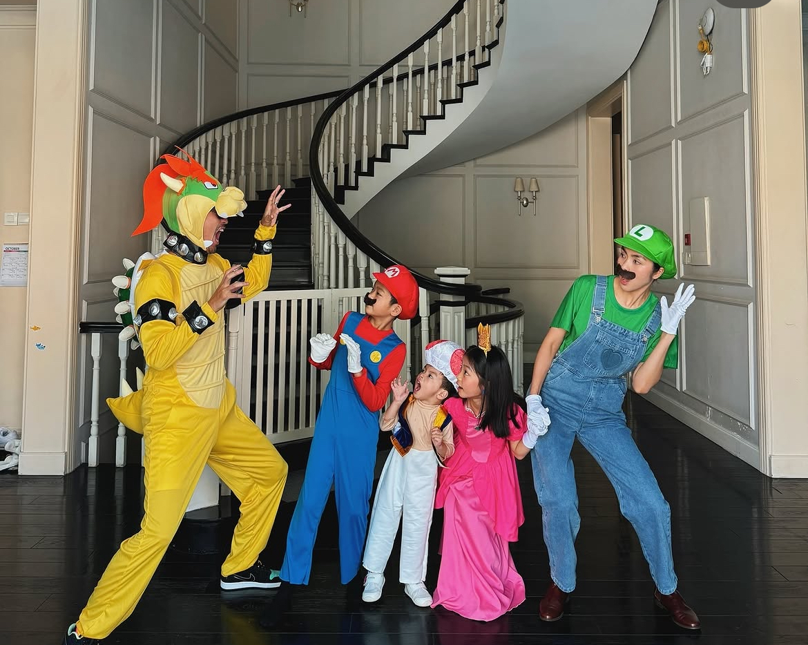 Nh&oacute;c tỳ Vbiz lần đầu lộ r&otilde; mặt: Mẹ l&agrave; ng&ocirc;i sao hạng A, &ocirc;ng nội l&agrave; tỷ ph&uacute;- Ảnh 9.