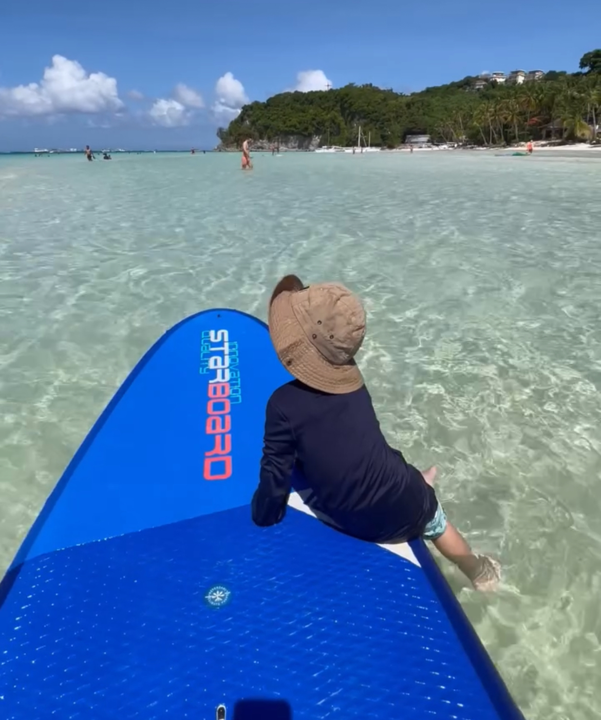 Nh&oacute;c tỳ Vbiz lần đầu lộ r&otilde; mặt: Mẹ l&agrave; ng&ocirc;i sao hạng A, &ocirc;ng nội l&agrave; tỷ ph&uacute;- Ảnh 5.