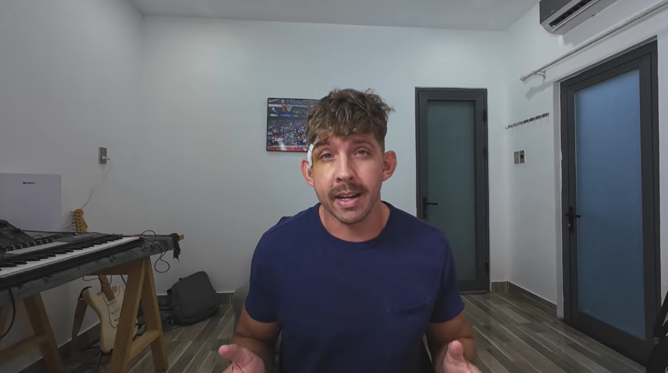 Kh&aacute;ch T&acirc;y phẫu thuật tại 1 bệnh viện ở Đ&agrave; Nẵng: "Nếu l&agrave;m ở Mỹ, t&ocirc;i sẽ phải nợ nần chồng chất trong &iacute;t nhất 10 năm"- Ảnh 1.