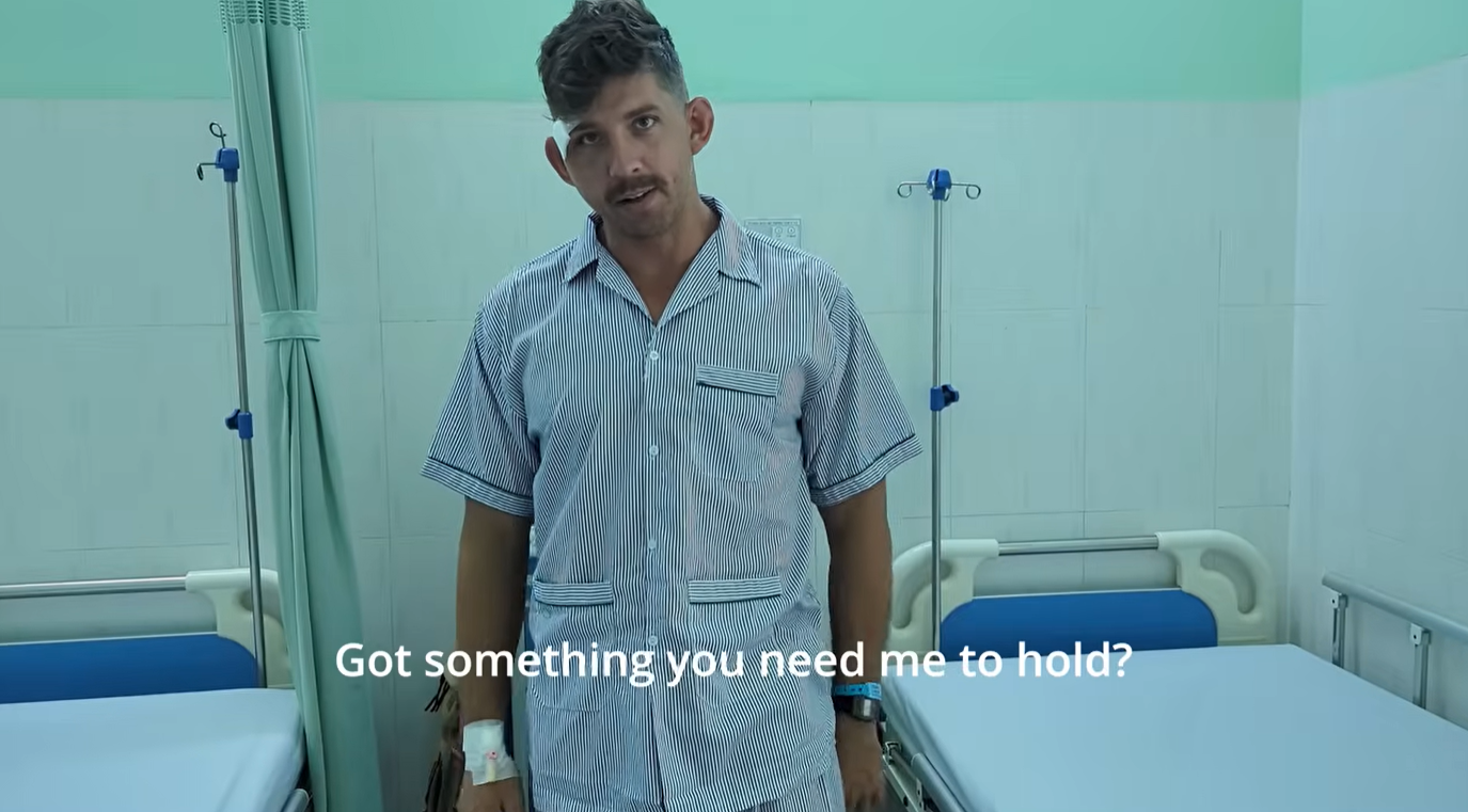 Kh&aacute;ch T&acirc;y phẫu thuật tại 1 bệnh viện ở Đ&agrave; Nẵng: "Nếu l&agrave;m ở Mỹ, t&ocirc;i sẽ phải nợ nần chồng chất trong &iacute;t nhất 10 năm"- Ảnh 5.