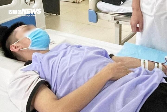 Tuổi 16 kh&ocirc;ng tiếng trống trường v&agrave; lịch chạy thận 3 lần mỗi tuần - Ảnh 1.