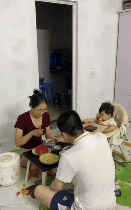 Chi tiêu tiết kiệm 200.000 đồng cho cả tuần ở Hà Nội: Bữa cơm gia đình đầy ý nghĩa - Ảnh 6. Chi tiêu tiết kiệm 200.000 đồng cho cả tuần ở Hà Nội: Bữa cơm gia đình đầy ý nghĩa - Ảnh 6.