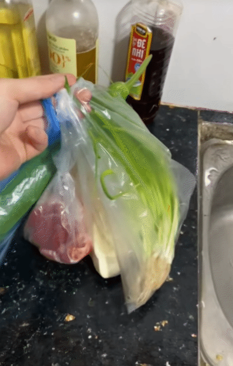 Chi tiêu tiết kiệm 200.000 đồng cho cả tuần ở Hà Nội: Bữa cơm gia đình đầy ý nghĩa - Ảnh 8. Chi tiêu tiết kiệm 200.000 đồng cho cả tuần ở Hà Nội: Bữa cơm gia đình đầy ý nghĩa - Ảnh 8.