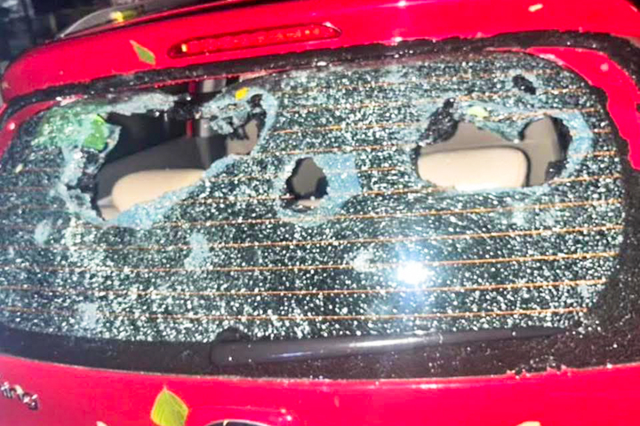 L&agrave;o Cai: Mưa đ&aacute; trong đ&ecirc;m l&agrave;m sập nh&agrave; s&agrave;n, 4 người bị thương- Ảnh 2.