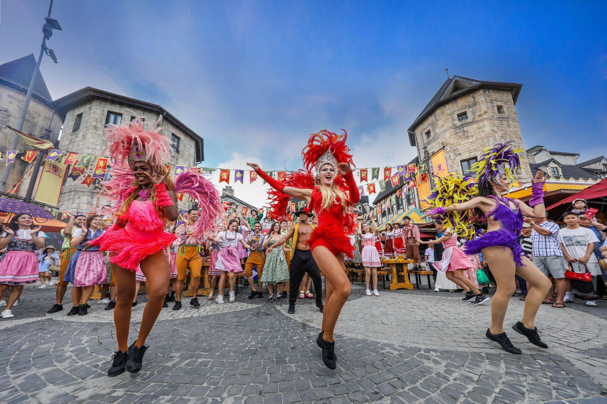 Đà Nẵng: Sun World Ba Na Hills mang đến kỳ nghỉ trọn vẹn dịp 30/4 - Ảnh 3. Đà Nẵng: Sun World Ba Na Hills mang đến kỳ nghỉ trọn vẹn dịp 30/4 - Ảnh 3.