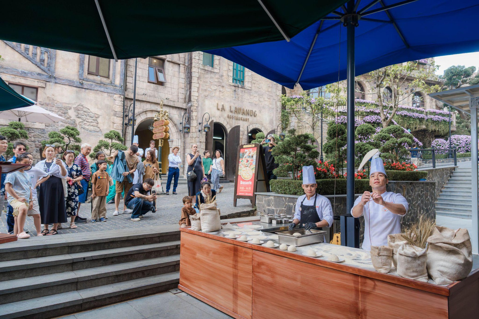 Đà Nẵng: Sun World Ba Na Hills mang đến kỳ nghỉ trọn vẹn dịp 30/4 - Ảnh 4. Đà Nẵng: Sun World Ba Na Hills mang đến kỳ nghỉ trọn vẹn dịp 30/4 - Ảnh 4.