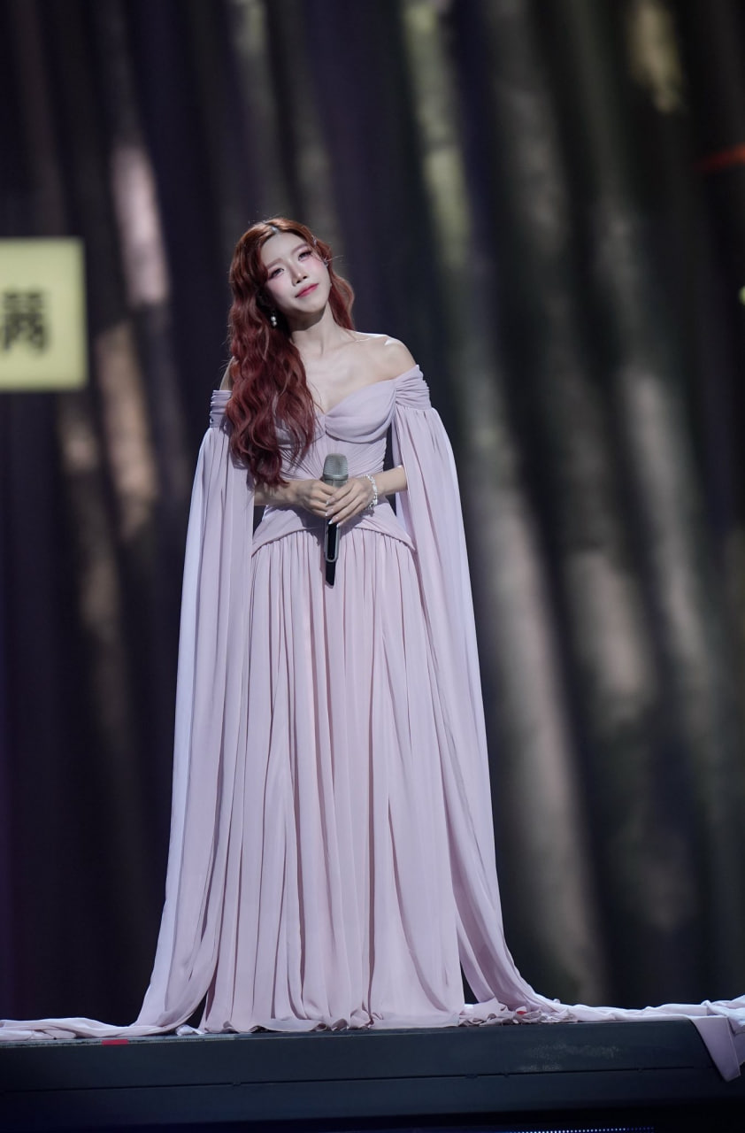 Trang Pháp đã về Việt Nam giữa tâm bão thi Đạp Gió, 1 chi tiết khiến đồng nghiệp lo lắng - Ảnh 3.