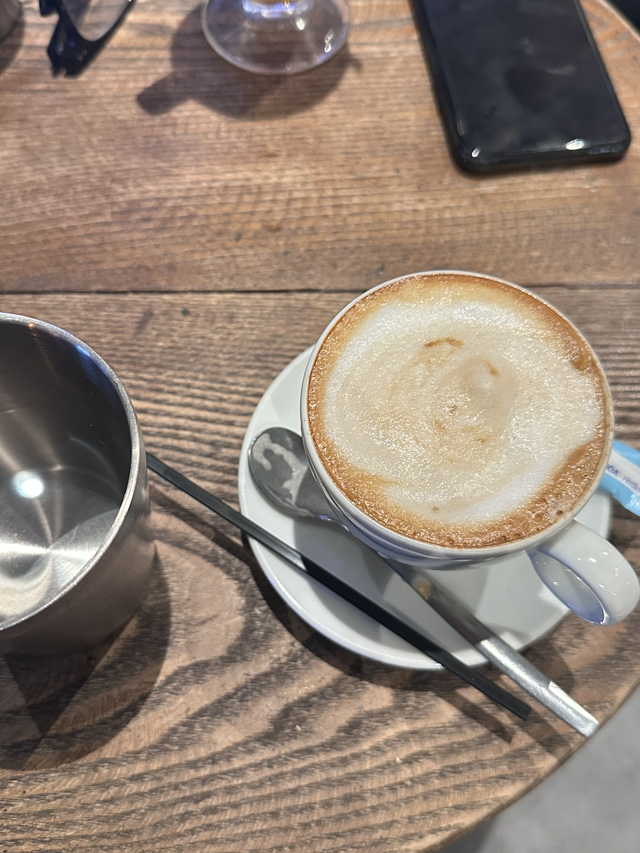 Từng &ldquo;đốt tiền&rdquo; kh&ocirc;ng tiếc tay chi 80.000 đồng/ly tr&agrave; sữa mỗi ng&agrave;y, người Việt giờ thay đổi v&igrave; 2 NỖI LO lớn- Ảnh 1.