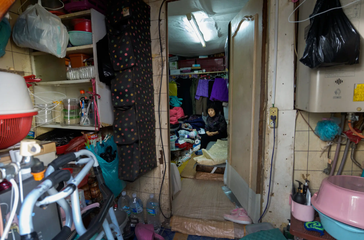 Những kiếp người “ký sinh” trong khu nhà giàu Gangnam (Seoul): Phía sau sự hào nhoáng của giới siêu giàu Hàn Quốc- Ảnh 2. Những kiếp người “ký sinh” trong khu nhà giàu Gangnam (Seoul): Phía sau sự hào nhoáng của giới siêu giàu Hàn Quốc- Ảnh 2.