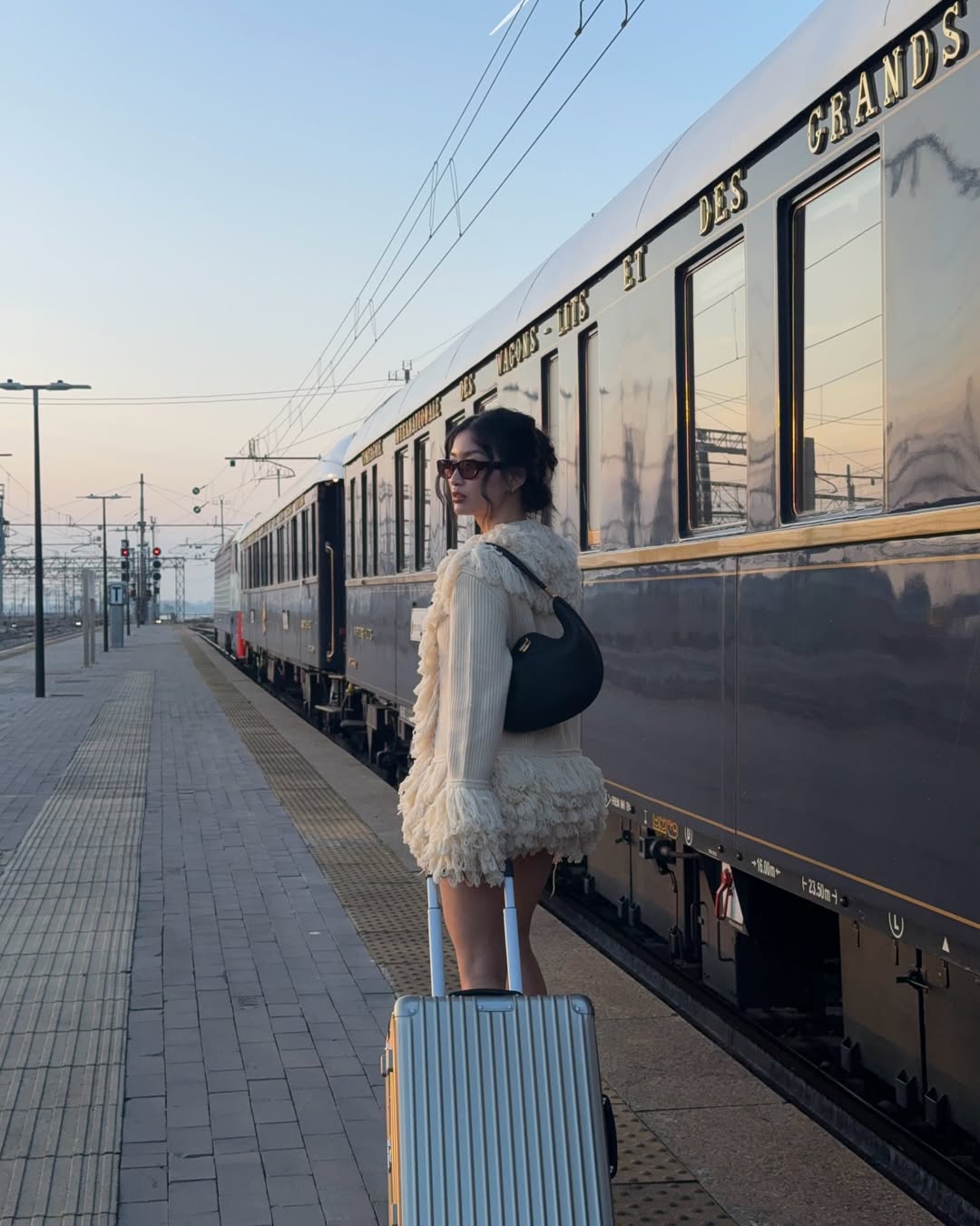 Ảnh g&aacute;i xinh mặc đơn giản thả d&aacute;ng tr&ecirc;n b&atilde;i cỏ nhận hơn 50 ng&agrave;n tim, xem profile c&ograve;n đỉnh hơn nữa- Ảnh 6.