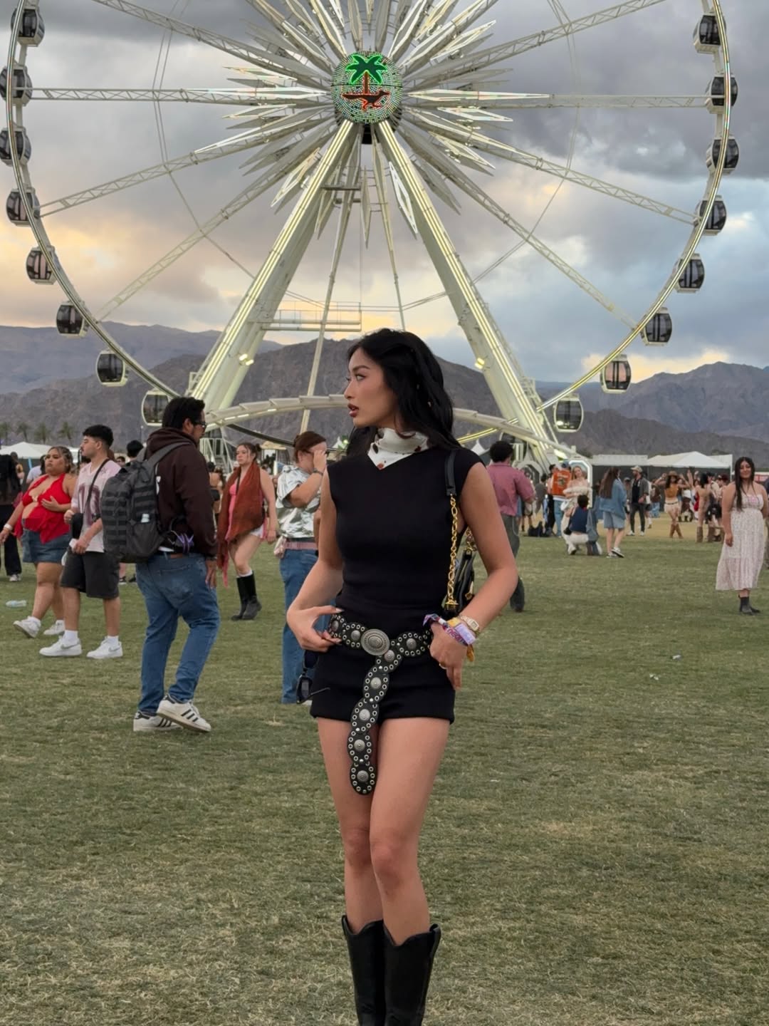 Ảnh g&aacute;i xinh mặc đơn giản thả d&aacute;ng tr&ecirc;n b&atilde;i cỏ nhận hơn 50 ng&agrave;n tim, xem profile c&ograve;n đỉnh hơn nữa- Ảnh 4.