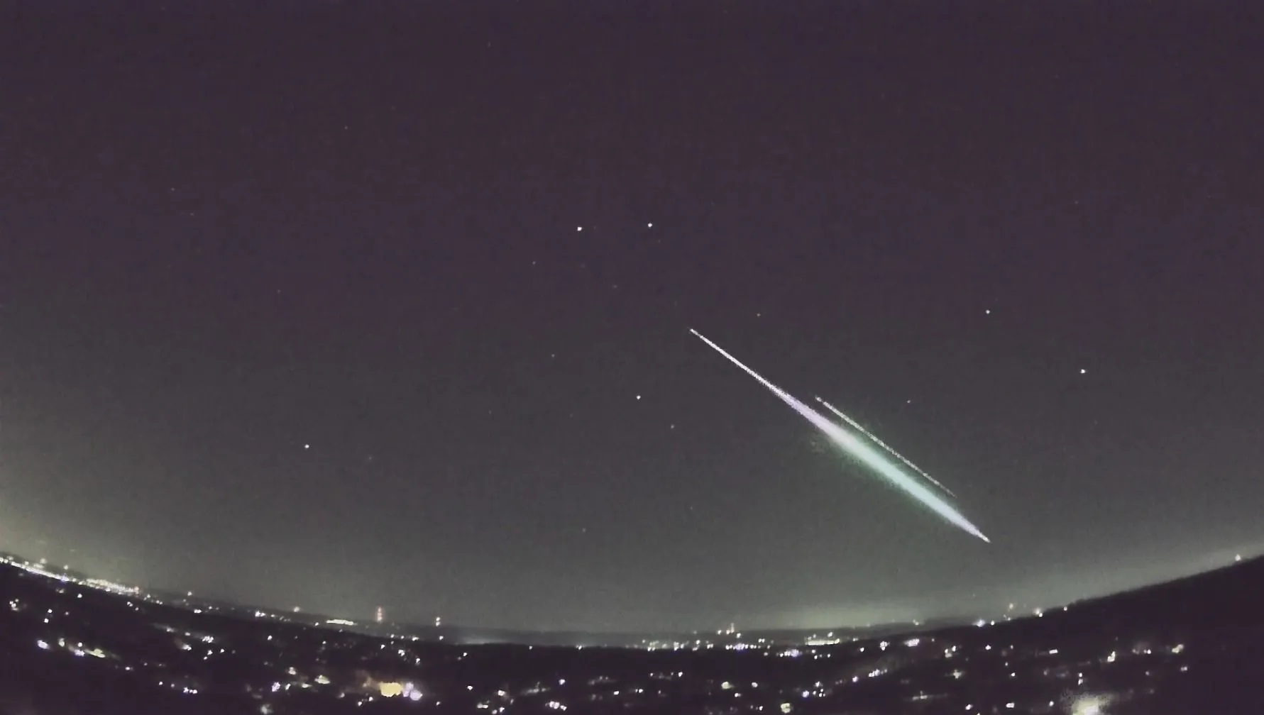 Đêm mai, chờ đón “cầu lửa” Thiên Cầm rực sáng dưới trăng non - Ảnh 1.