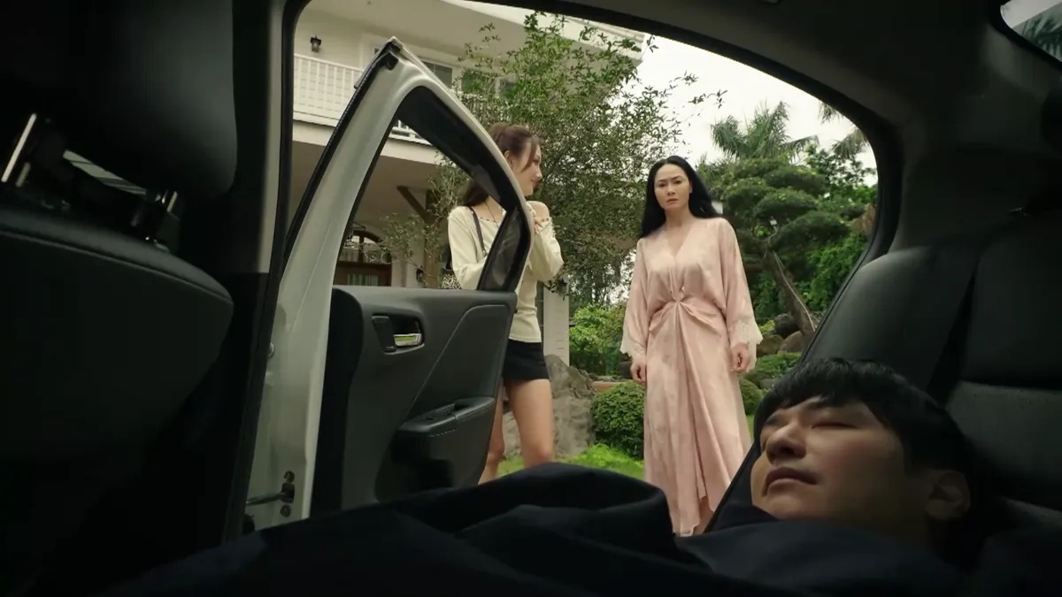 Cả đời xem phim Việt chưa thấy ai make up đẹp cỡ n&agrave;y: Nhan sắc b&eacute;n đứt tay, l&ecirc;n h&igrave;nh v&agrave;i ph&uacute;t h&uacute;t cả triệu view- Ảnh 2.