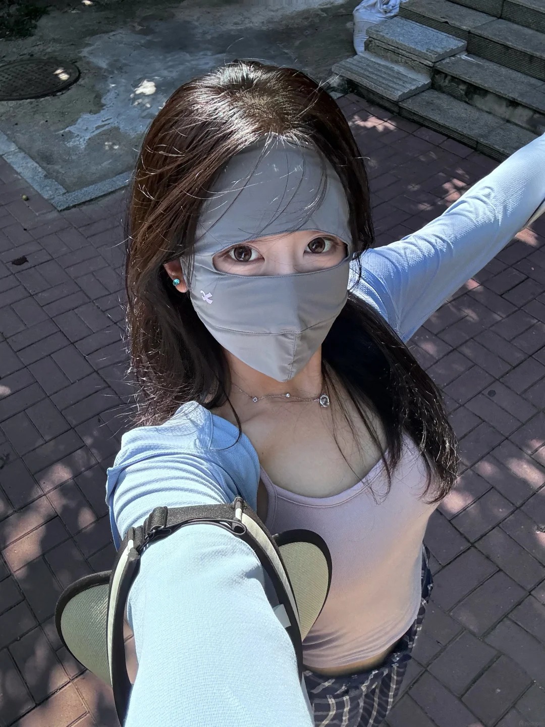 Trời chưa qu&aacute; gắt nhưng da vẫn xuống tone: L&yacute; do nằm ở c&aacute;ch chống nắng mỗi ng&agrave;y- Ảnh 2.