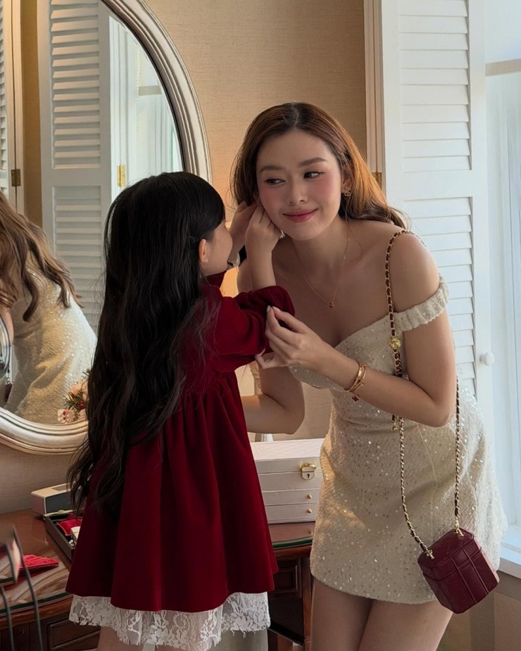 Tiểu thư Vbiz được giấu k&iacute;n bưng nay đ&atilde; lớn cỡ n&agrave;y: Mẹ l&agrave; &Aacute; hậu visual đỉnh, danh t&iacute;nh bố cực b&iacute; ẩn- Ảnh 3.