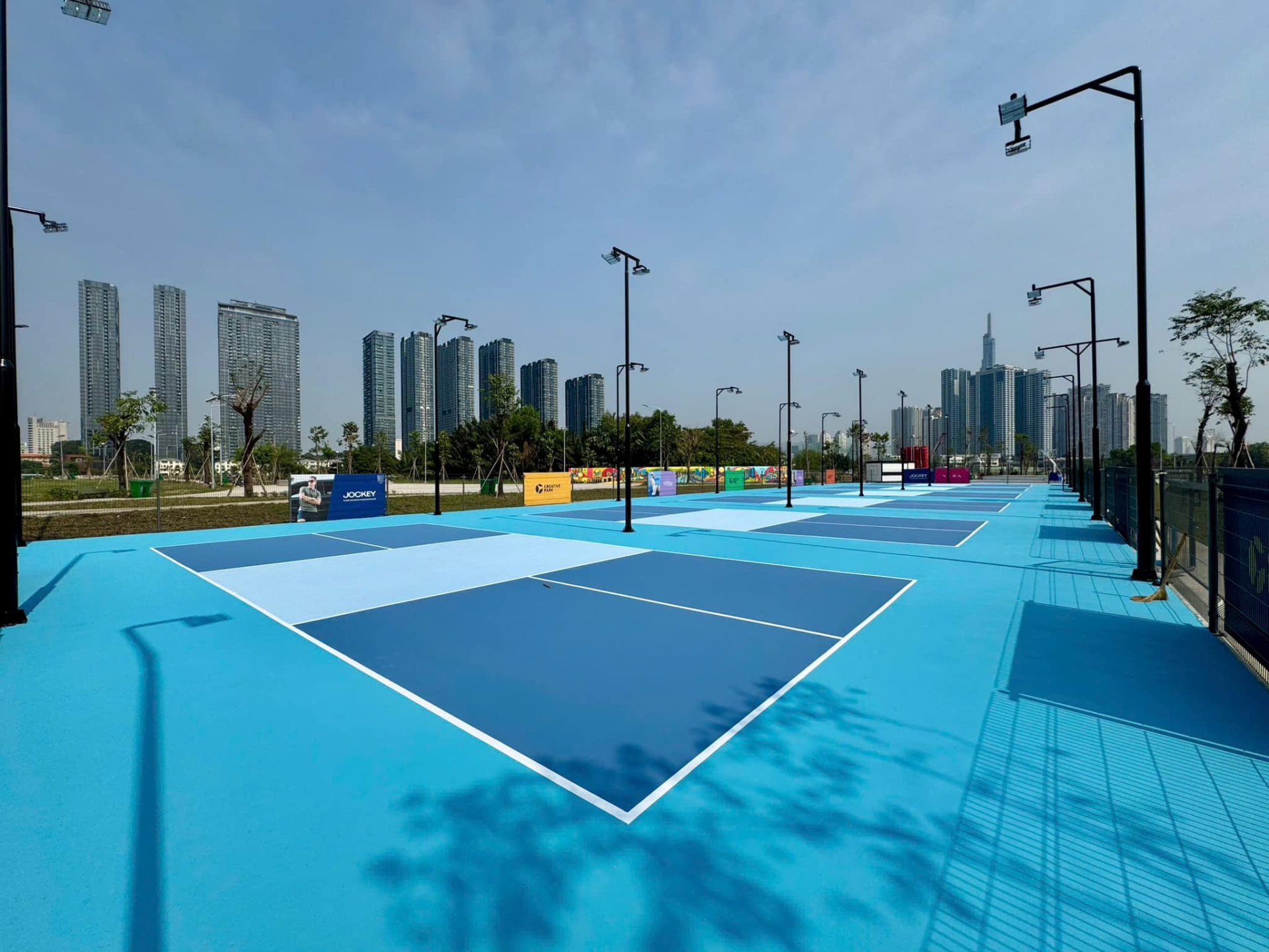 Cụm 18 s&acirc;n pickleball sang chảnh ở TP.HCM l&agrave; của ai? H&eacute; lộ th&acirc;n thế của con trai đại gia đứng sau - Ảnh 4.