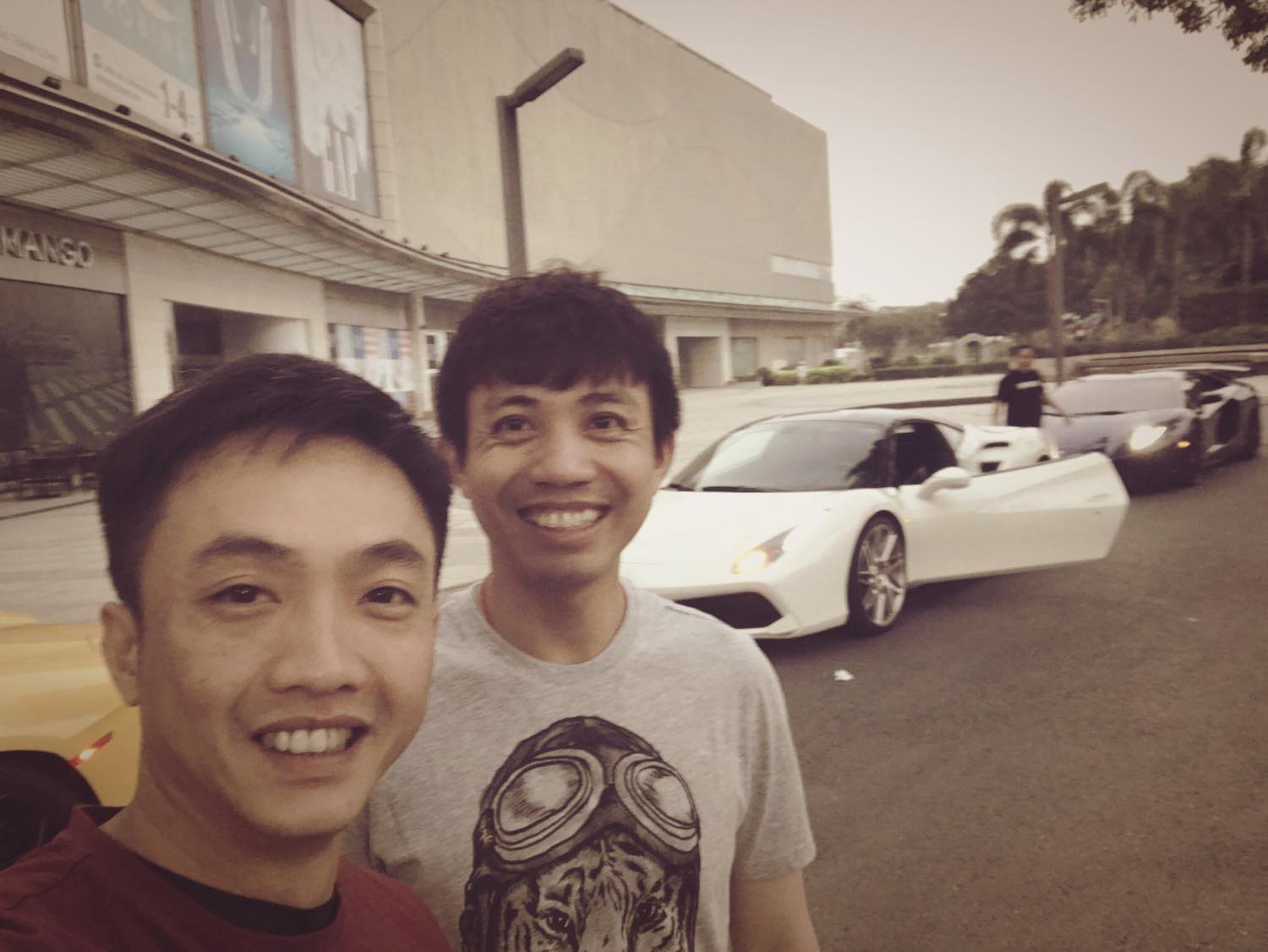 Chuyện g&igrave; tr&ecirc;n m&aacute;y bay m&agrave; Cường Đ&ocirc; La phải "tag" thẳng vợ Minh Nhựa? - Ảnh 5.