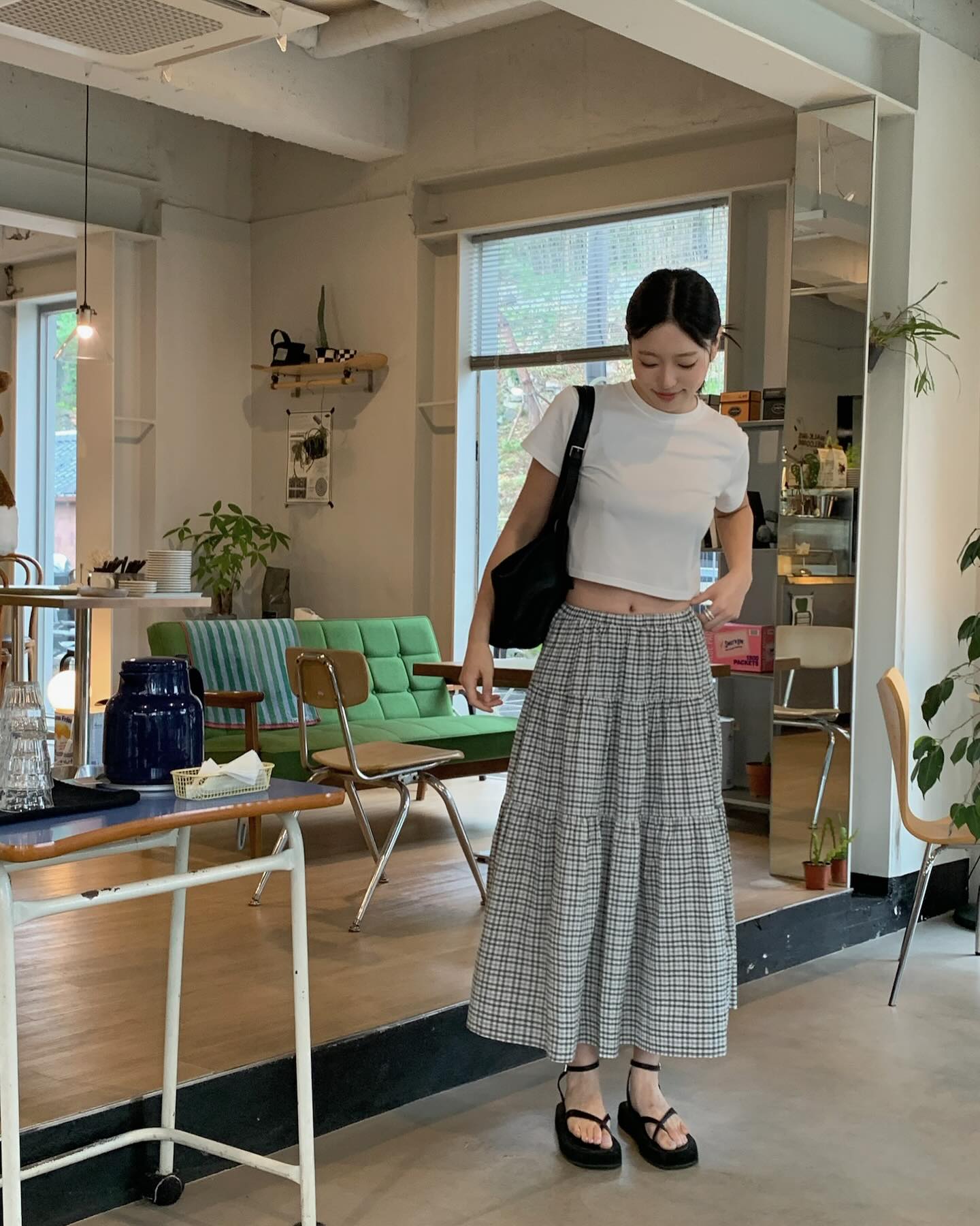 4 c&aacute;ch mặc ch&acirc;n v&aacute;y đẹp m&ecirc; ly khi đi du lịch- Ảnh 9.