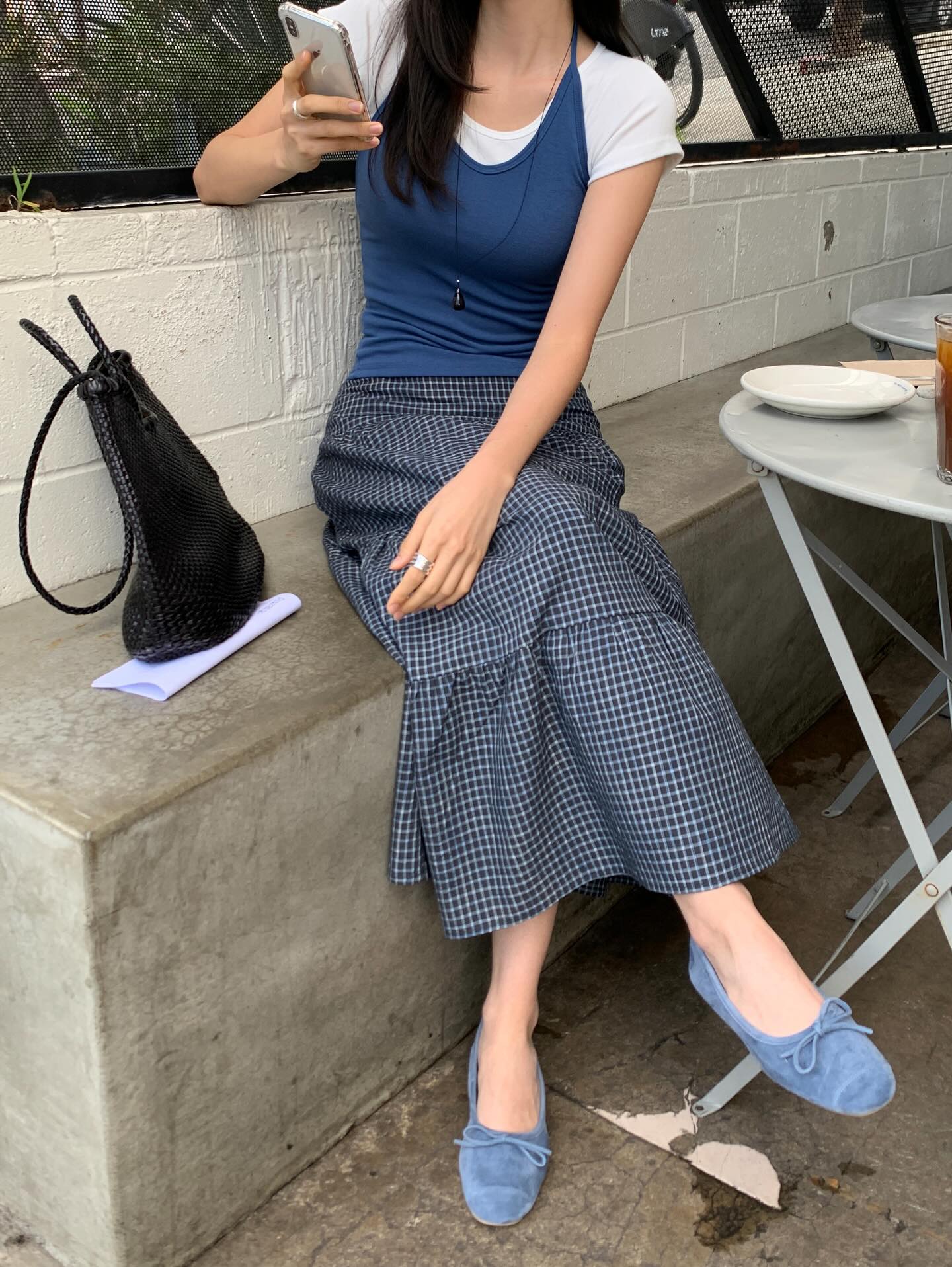 4 c&aacute;ch mặc ch&acirc;n v&aacute;y đẹp m&ecirc; ly khi đi du lịch- Ảnh 10.