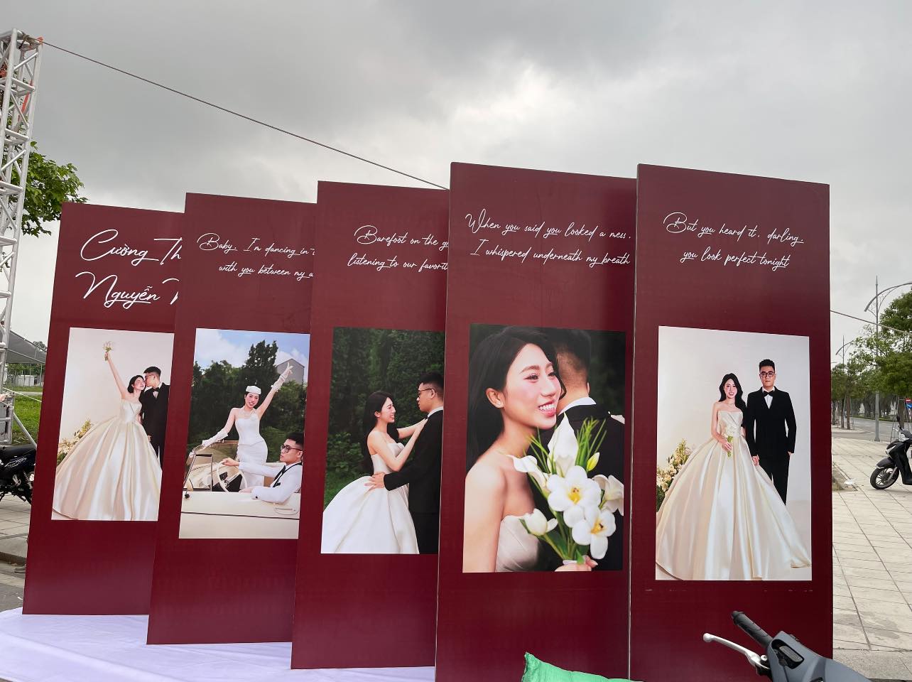 Nh&agrave; Văn To&agrave;n dựng rạp cưới linh đ&igrave;nh g&acirc;y ch&uacute; &yacute;, c&ocirc; d&acirc;u l&agrave; "em g&aacute;i hot nhất l&agrave;ng b&oacute;ng đ&aacute;" - &aacute;&ordm;&cent;nh 1.