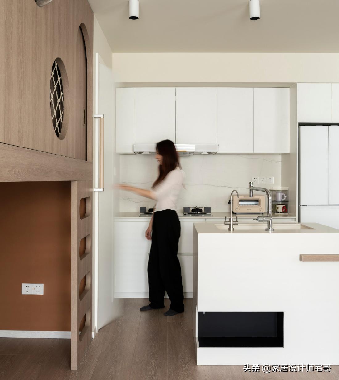 Chỉ 45m&sup2; nhưng chia được 3 ph&ograve;ng ngủ: B&agrave;i to&aacute;n nh&agrave; nhỏ được giải qu&aacute; th&ocirc;ng minh- Ảnh 7.