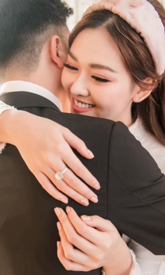 Tiểu thư Vbiz được giấu k&iacute;n bưng nay đ&atilde; lớn cỡ n&agrave;y: Mẹ l&agrave; &Aacute; hậu visual đỉnh, danh t&iacute;nh bố cực b&iacute; ẩn- Ảnh 4.