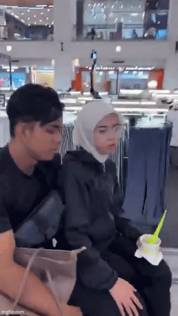 Bắt gặp chồng đang đi c&ugrave;ng người phụ nữ kh&aacute;c, - Ảnh 1.