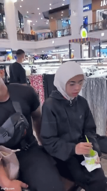 Bắt gặp chồng đang đi c&ugrave;ng người phụ nữ kh&aacute;c, - Ảnh 2.