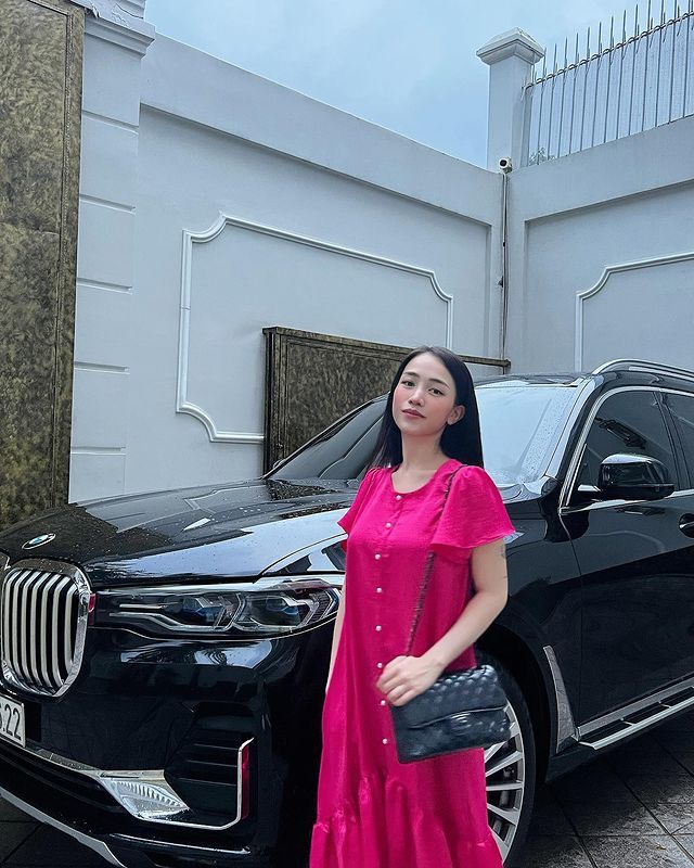 Tiểu thư S&agrave;i th&agrave;nh 15 tuổi y&ecirc;u, 20 tuổi lấy chồng: Ở biệt thự 3 tầng s&aacute;ng nhất phố, qua 4 lần sinh nở vẫn đẹp như g&aacute;i đ&ocirc;i mươi- Ảnh 17.