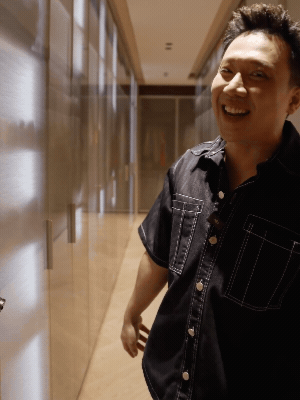 Trấn Th&agrave;nh khoe nh&agrave; mới: Nội thất sang xịn, ri&ecirc;ng ph&ograve;ng tắm khiến netizen trầm trồ "h&oacute;a ra đ&acirc;y l&agrave; c&aacute;ch người gi&agrave;u x&agrave;i tiền"- Ảnh 1.