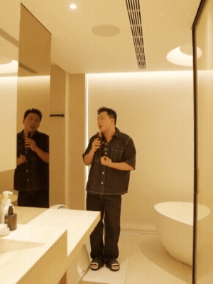 Trấn Th&agrave;nh khoe nh&agrave; mới: Nội thất sang xịn, ri&ecirc;ng ph&ograve;ng tắm khiến netizen trầm trồ "h&oacute;a ra đ&acirc;y l&agrave; c&aacute;ch người gi&agrave;u x&agrave;i tiền"- Ảnh 4.