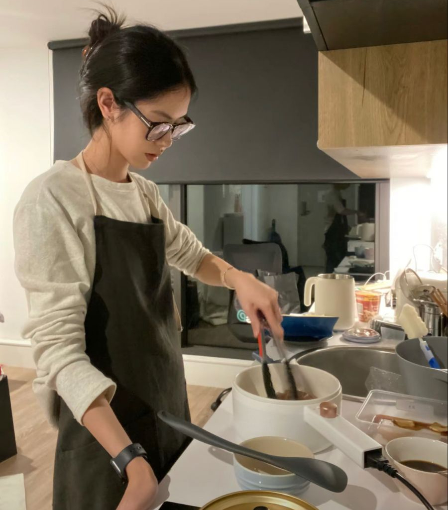 Gi&aacute; cả leo thang, ti&ecirc;u 1 đồng cũng r&eacute;n: Giờ ăn no l&agrave; được, 3 th&aacute;ng mới d&aacute;m ăn 1 bữa ngon, mua sắm th&igrave; th&ocirc;i hẳn- Ảnh 1.