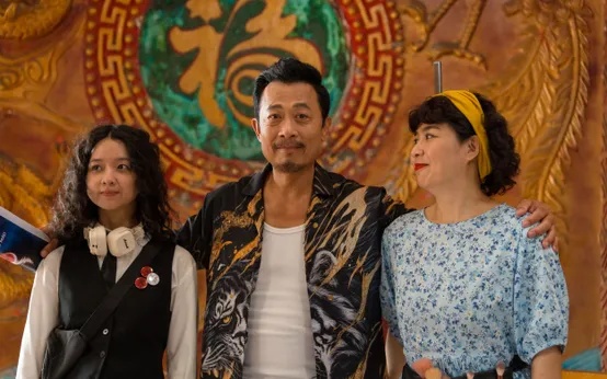 Chưa từng c&oacute; ở Vbiz: 1 đạo diễn đ&ograve;i đ&oacute;ng cửa nhốt hết kh&aacute;n giả trong rạp v&igrave; 30 ph&uacute;t đầu phim qu&aacute; dở- Ảnh 3.